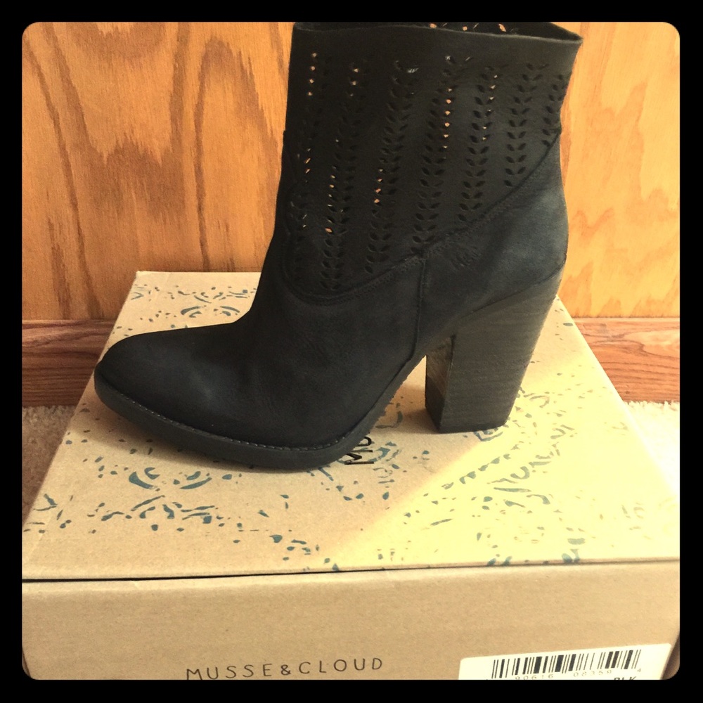 BNIB Musse and Cloud Avaly boots size 39